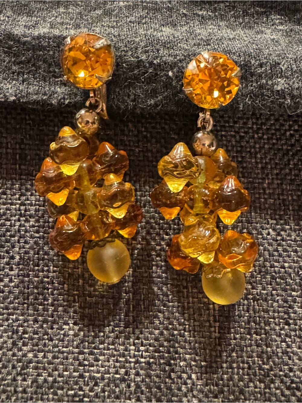 Vintage Gold Tone Amber & Honey Colored Cluster Screw Back Drop Earrings